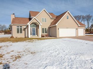 S77W15514 Foxtail Cir, Muskego, WI 53150