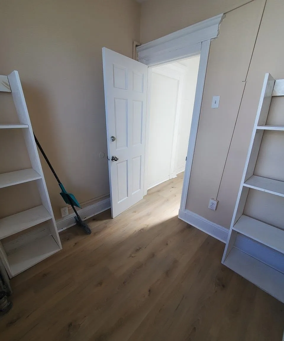 3 bed, 1.0 bath, 914 sqft, $2,150 — Photo 3