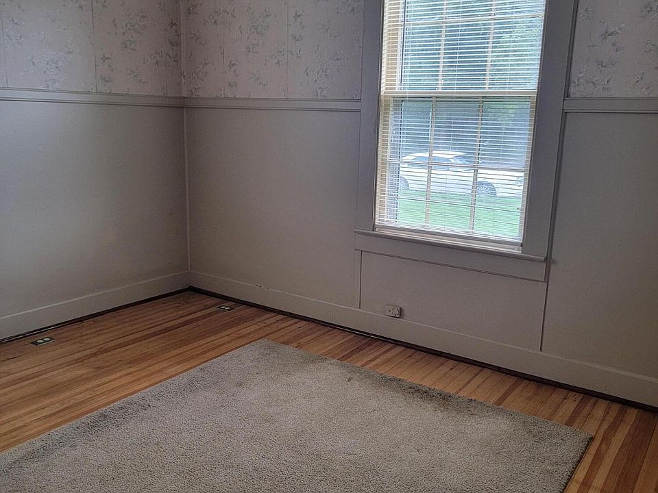 2nd image of 123 2nd St