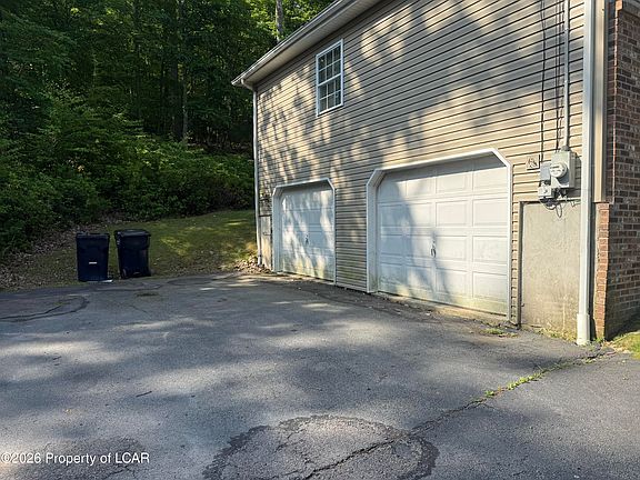 2nd image of 141 Buck Ridge Dr
