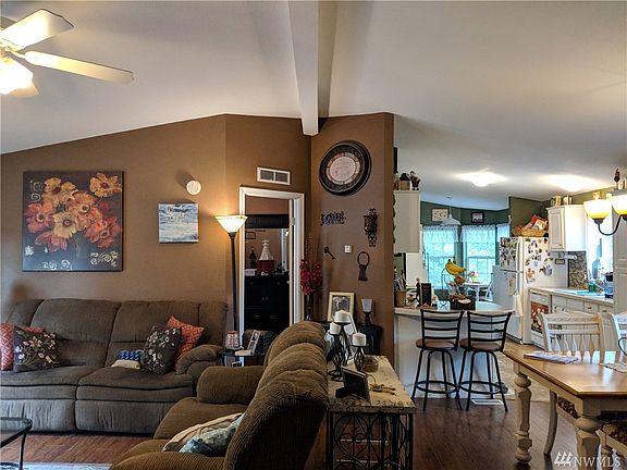 3rd image of 516 Chenois Ave NE