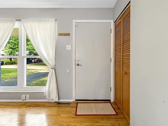 3rd image of 2843 Laurel View Ln