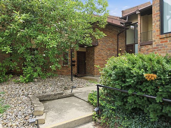 2nd image of 35 Stillmeadow Dr