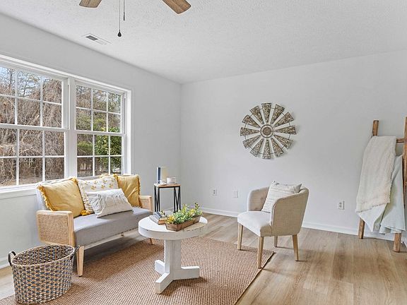 5th image of 272 Thunderbird Cir