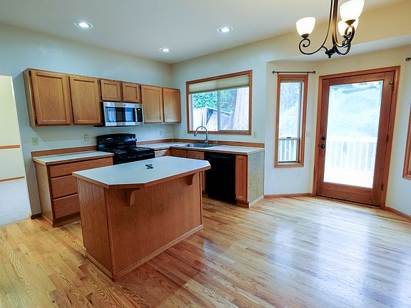 4th image of 22310 NE 17th Ct