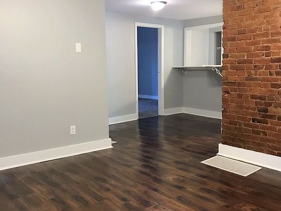 4th image of 681 Oak St APT B