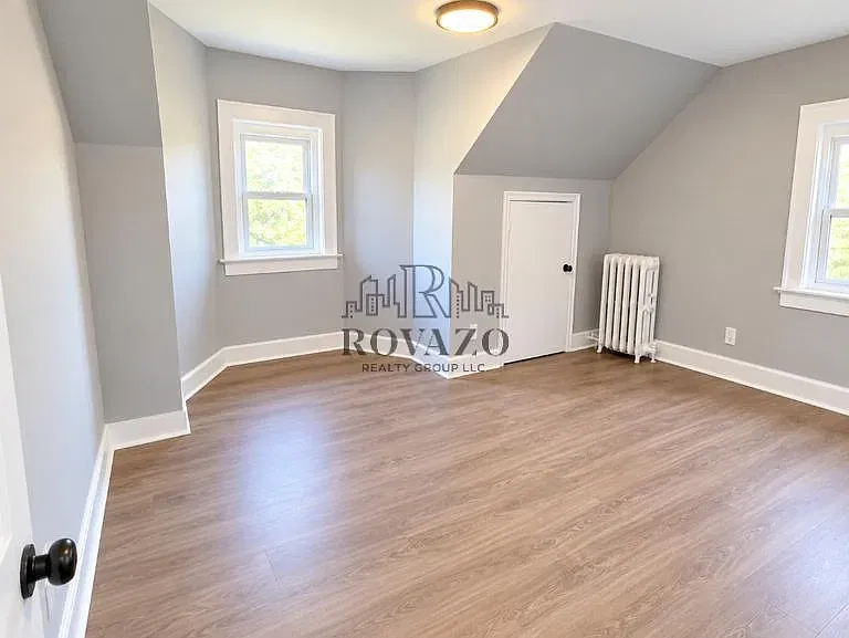 165 4th Ave — Photo 3