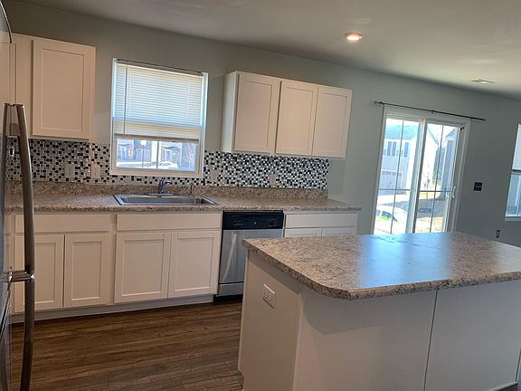 3rd image of 100 Dunbartin Dr