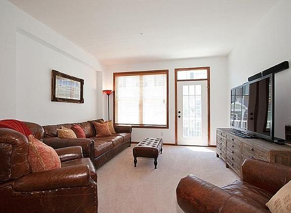 3rd image of 1945 Commonwealth Blvd Unit 4