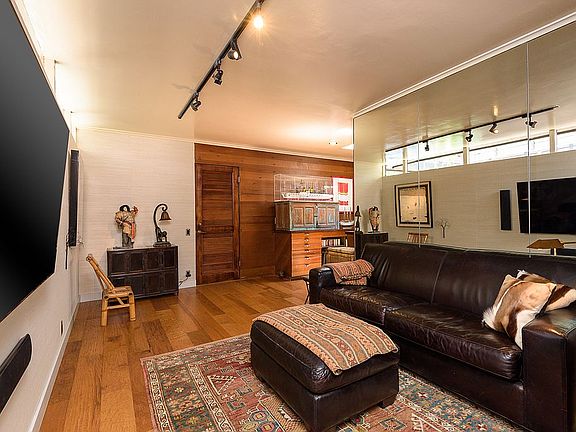 2nd image of 454 Entrada Dr