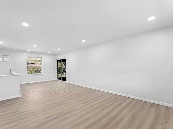 4th image of 11055 Perham Dr