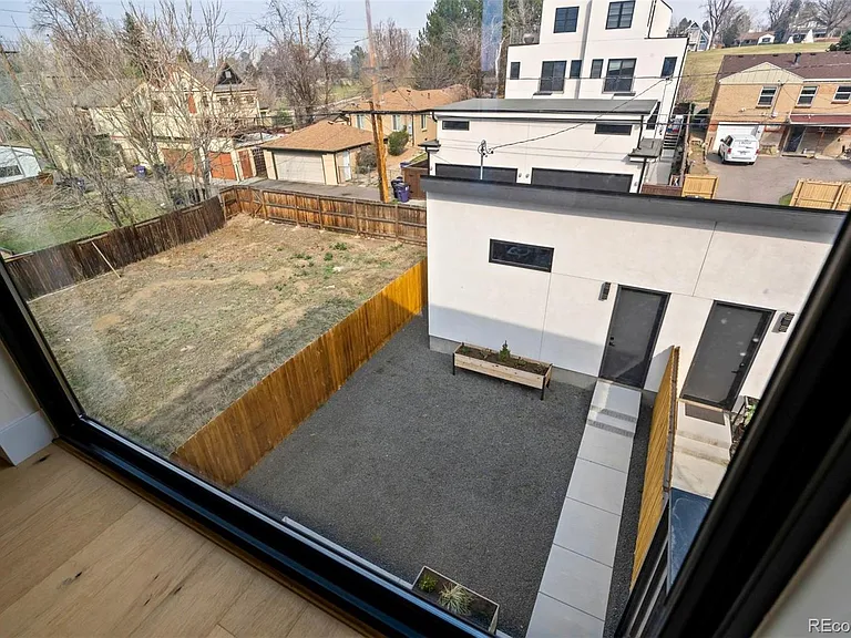 2526 S Lincoln St — Photo 40