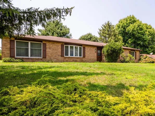 1803 Norfolk Dr, Stevensville, MI 49127