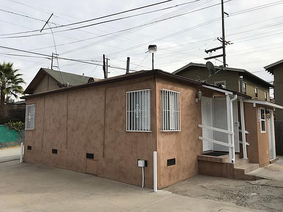 3rd image of 2086 Irving Ave