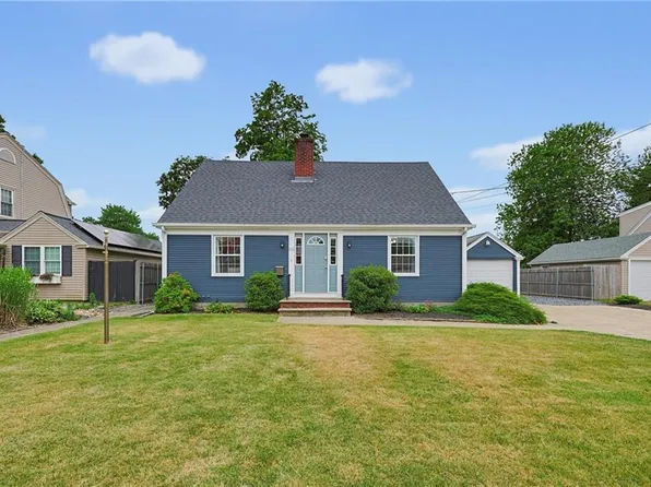 82 Leroy Dr, Riverside, RI 02915