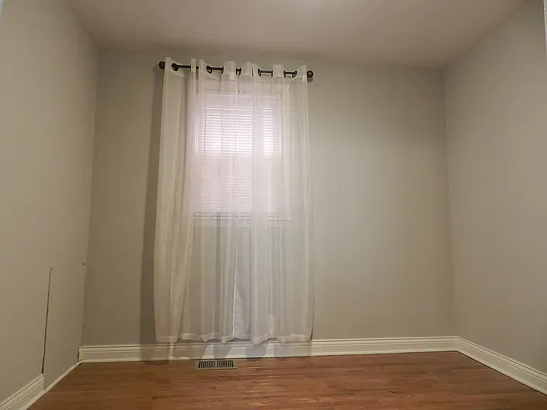 5 bed, 2.0 bath, $1,350 — Photo 4