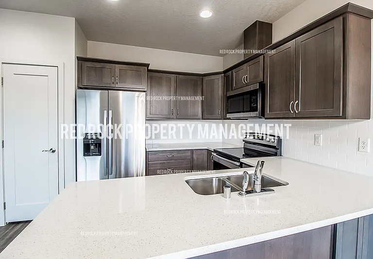 203 S Woodlawn Ln — Photo 31