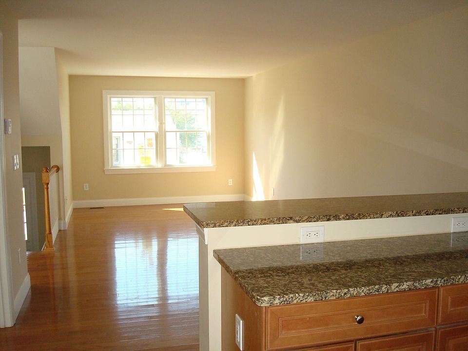 2nd image of 112 Old Hoboken Rd #B