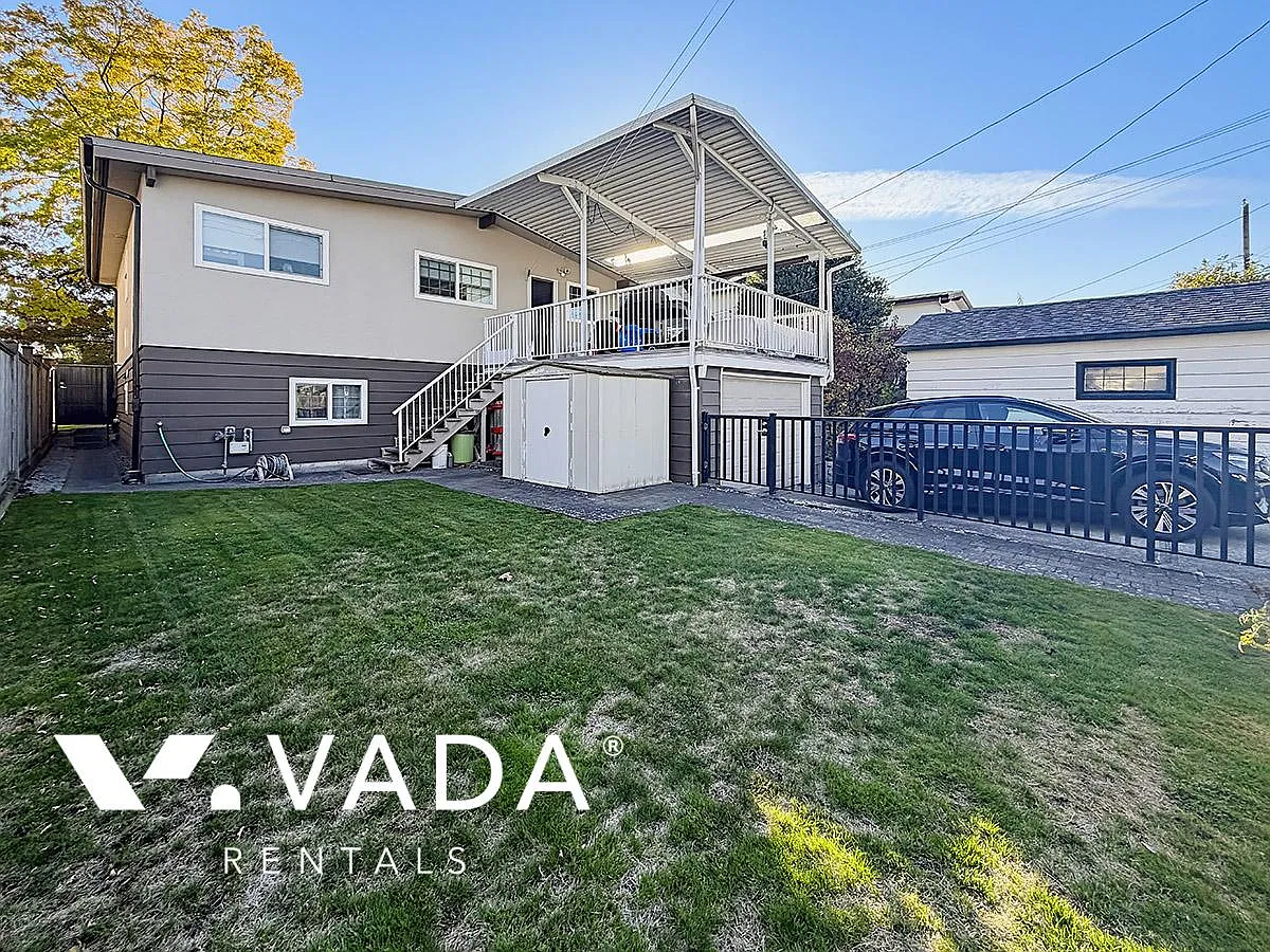 2461 East 51st Avenue Vancouver — Photo 2