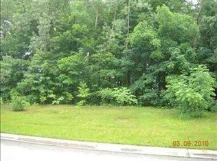 975 Golf View Dr, Nappanee, IN 46550