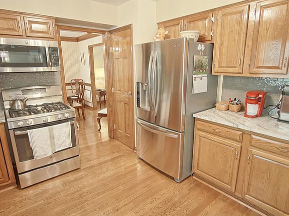 4th image of 9696 Rexford Dr