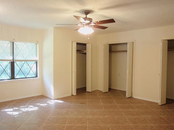 Rear bedroom: Three closets!