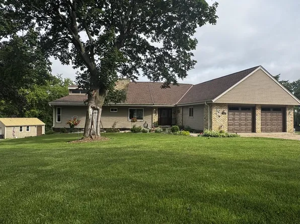 210 Prairie View DRIVE, North Prairie, WI 53153