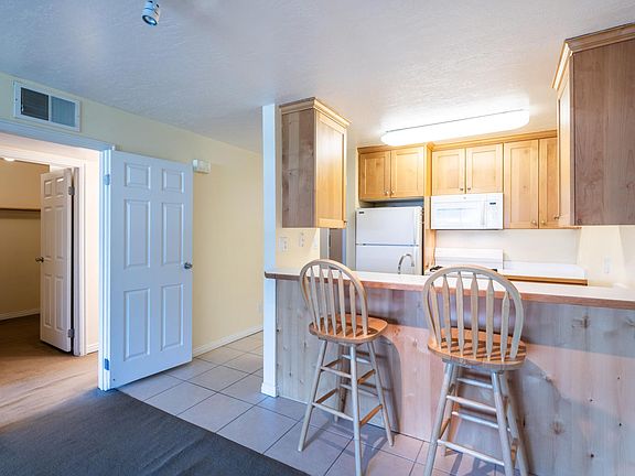 3rd image of 1182 S Foothill Dr APT 524