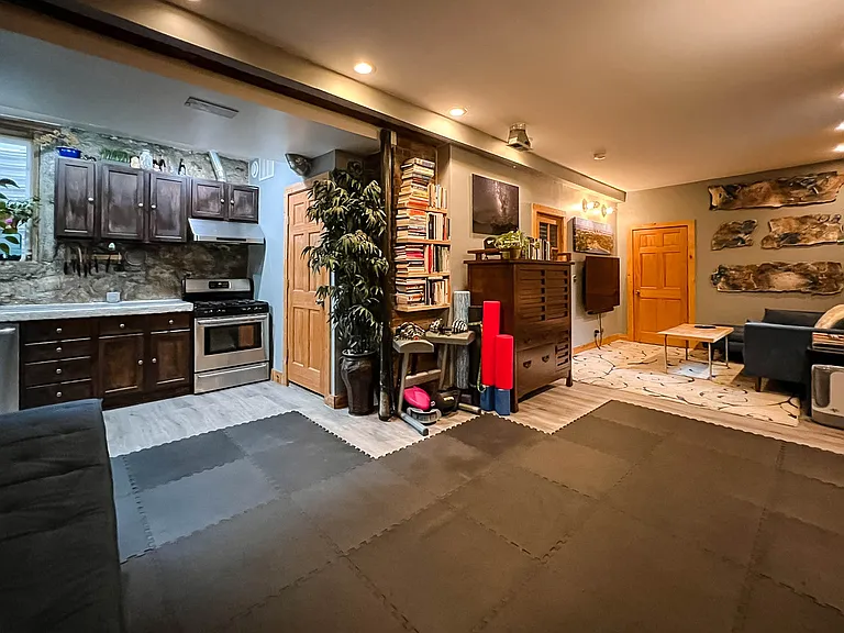 3442 N Franklin St — Photo 8