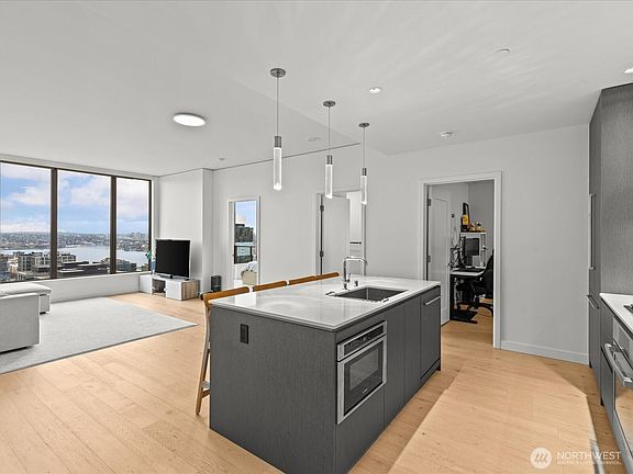 5th image of 2510 6th Avenue #2410