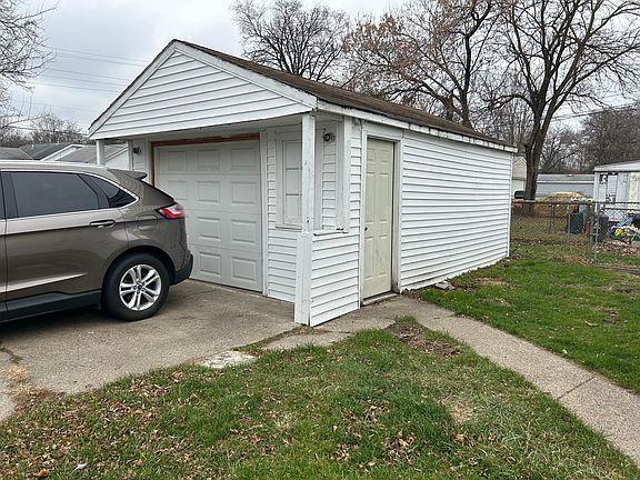 3rd image of 1646 E Meyers Ave