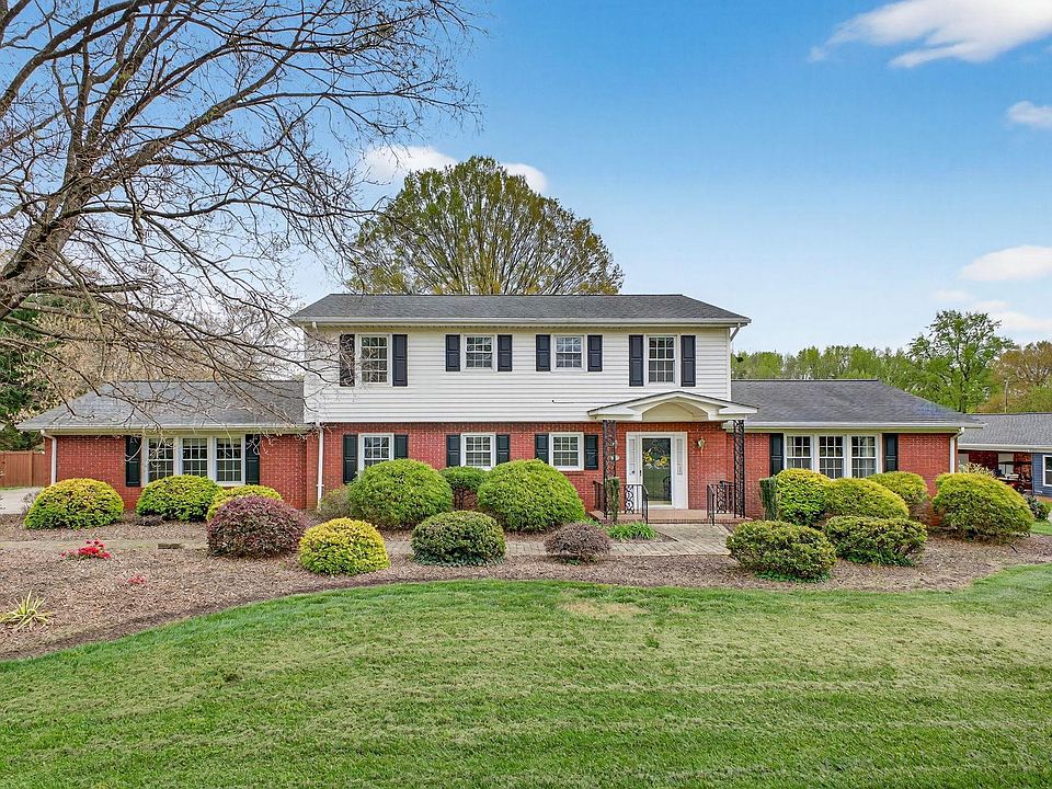 1st image of 330 Lowndes Dr