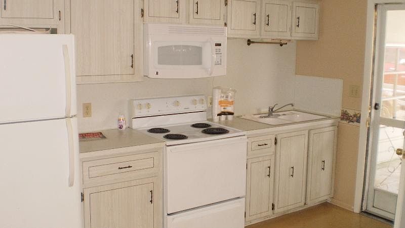 2nd image of 809 Gribble St