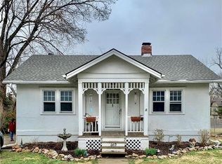 6419 Floyd St, Overland Park, KS 66202