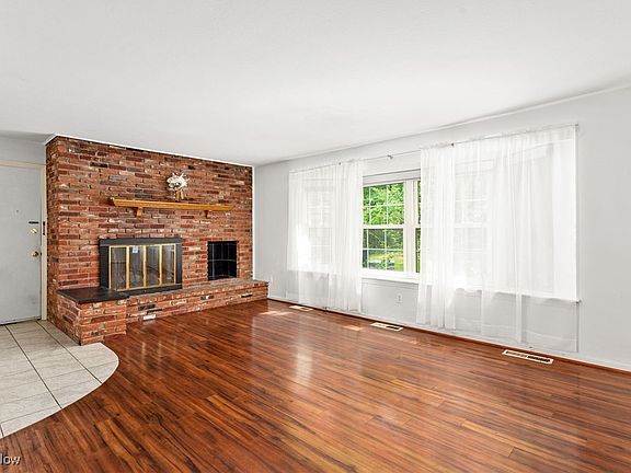 5th image of 7010 Carriage Hill Dr APT 103