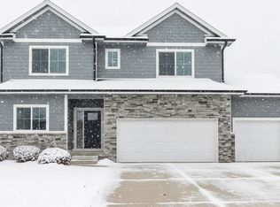 16200 Springbrook Trl, Urbandale, IA 50323