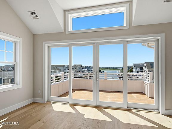 4th image of 1611 Bay Boulevard