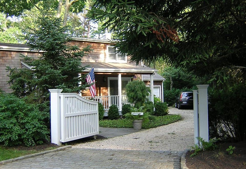 1st image of 55 Wainscott Main St