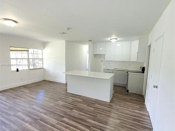 5th image of 1700 NE 170th St