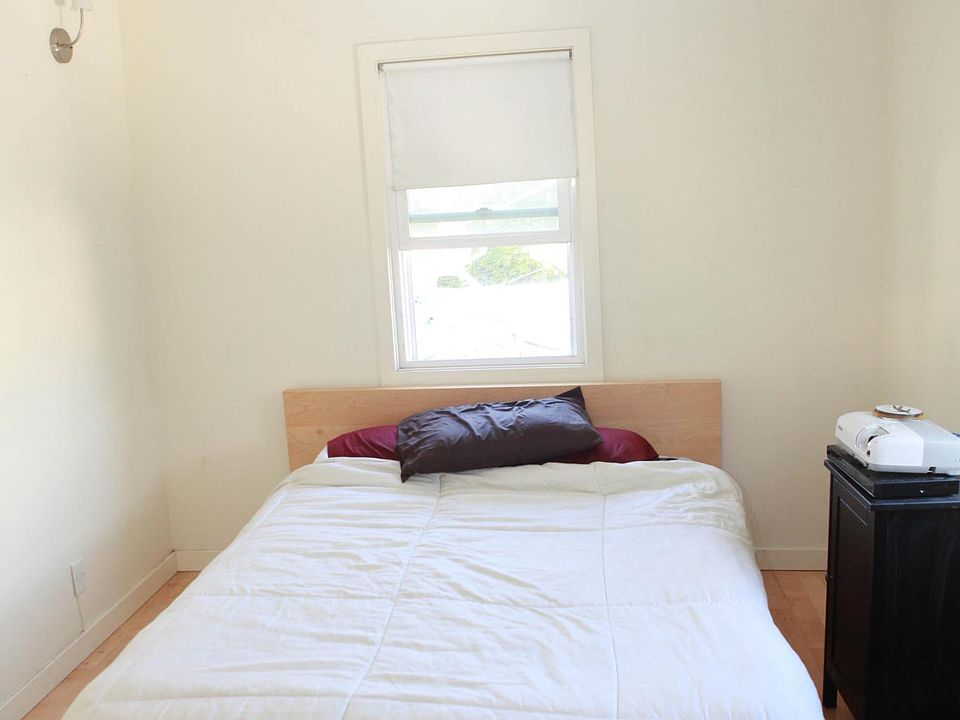 2nd image of 758 California Ave APT B