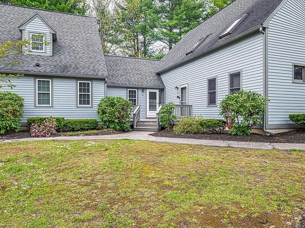 64 Glengarry Drive, Stratham, NH 03885