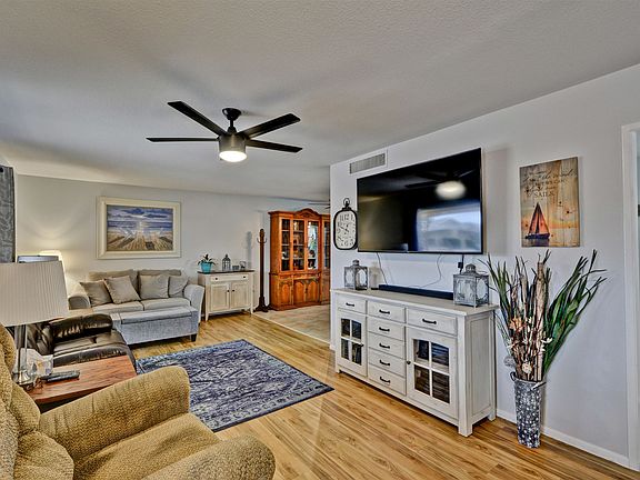 4th image of 10318 W Floriade Dr