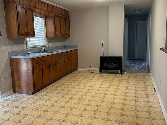 3rd image of 113 Sunnydale Dr
