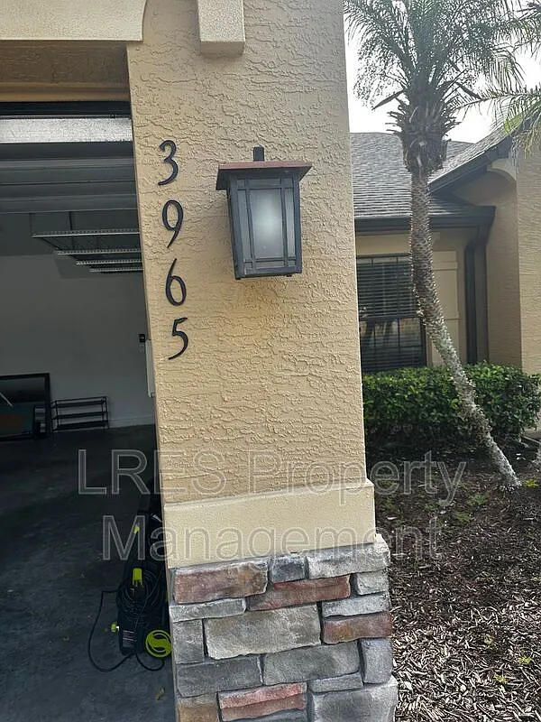 5 bed, 3.0 bath, 2450 sqft, $3,200 — Photo 4