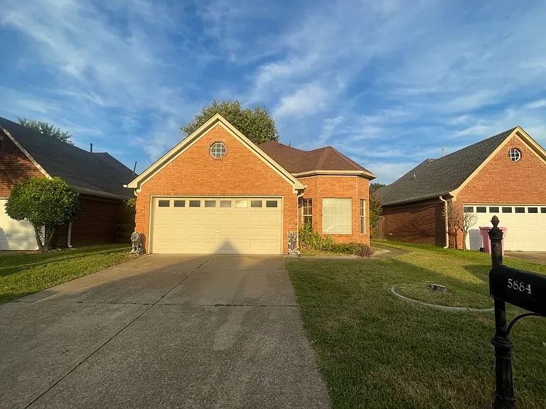 5884 Alexandria Ln — Photo 1