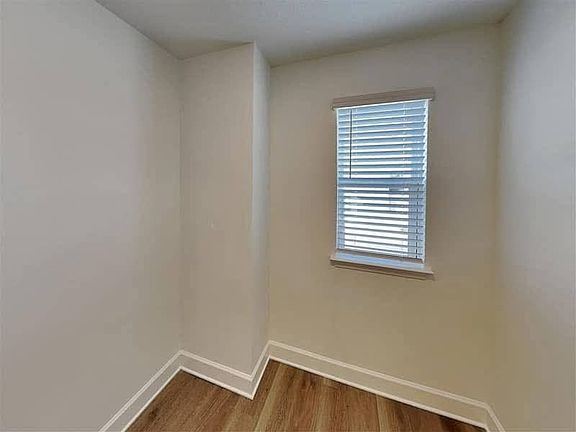 5th image of 2905 20th Avenue Dr W