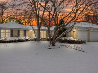 1304 Edgewood Ln, Northbrook, IL