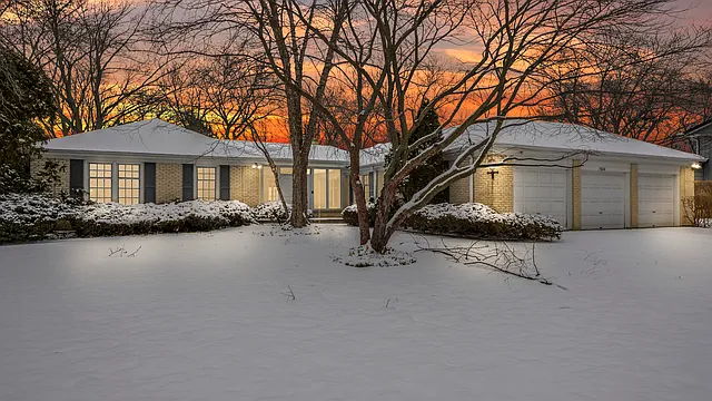 1304 Edgewood Ln photo 1