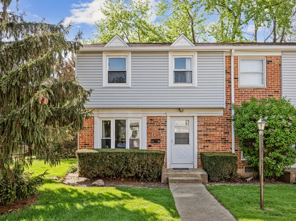 4096 Quincy Ct, Streamwood, IL 60107