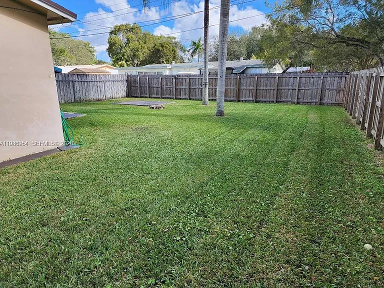 5048 SW 92nd Ter #5048 — Photo 9